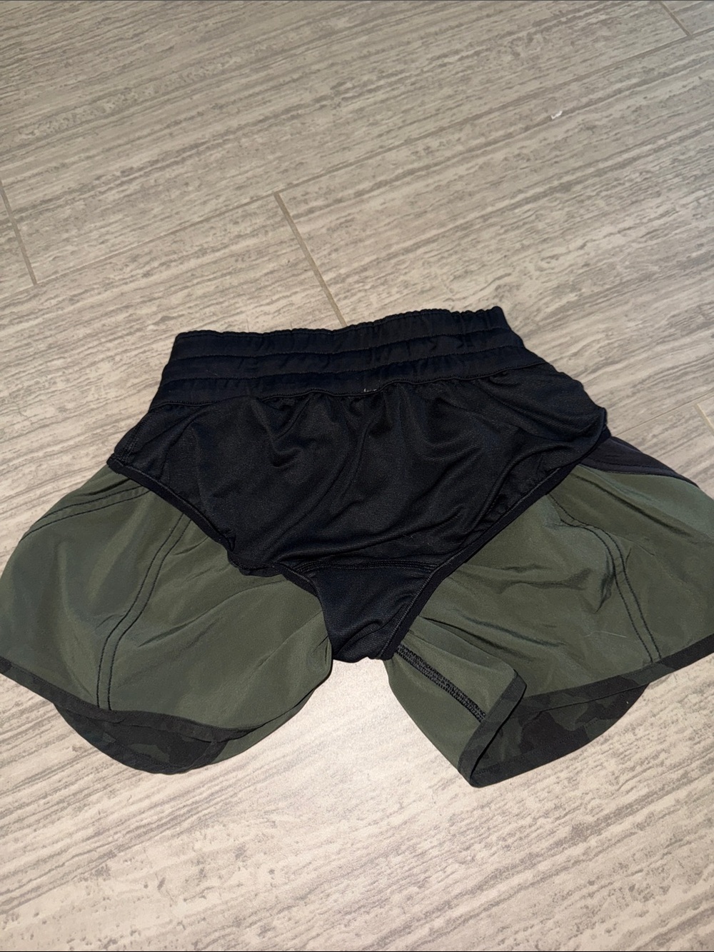 lululemon athletica Women's Dark Green Camo Running Shorts - Picture 6 of 7